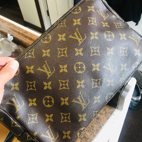 Authentic Louis Vuitton Trousse 28